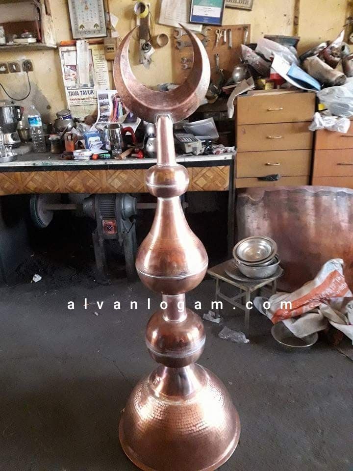 Pengrajin ornamen masjid tembaga