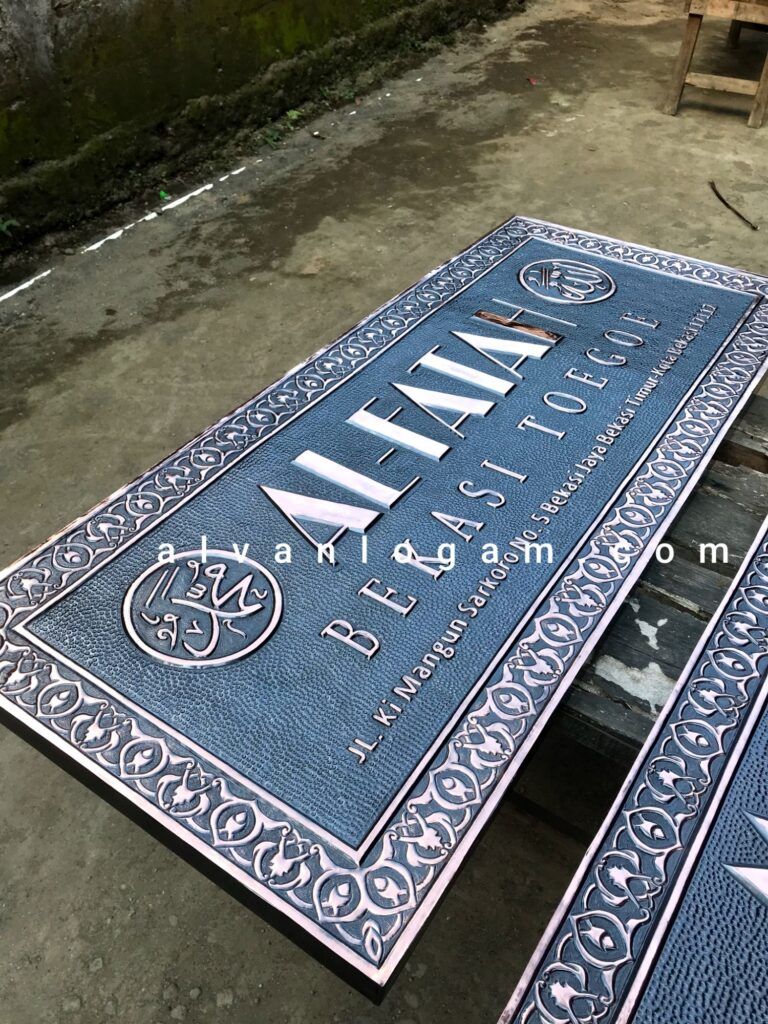 Papan nama tembaga 