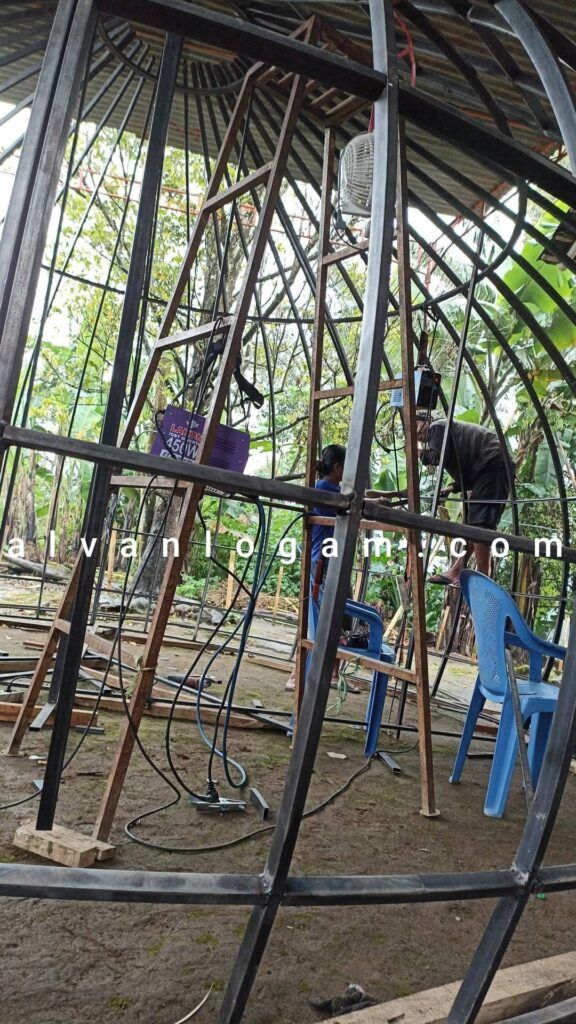 Pengrajin kubah masjid tembaga 