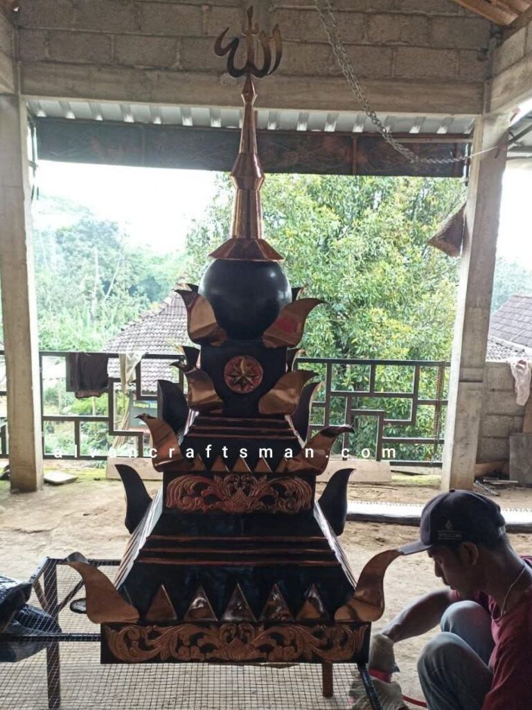 Makara mustaka masjid tembaga 