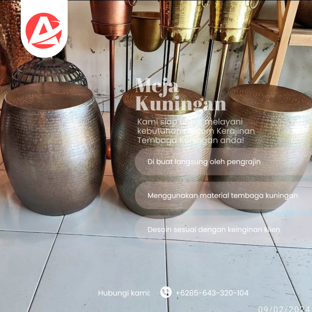 Meja hias kuningan