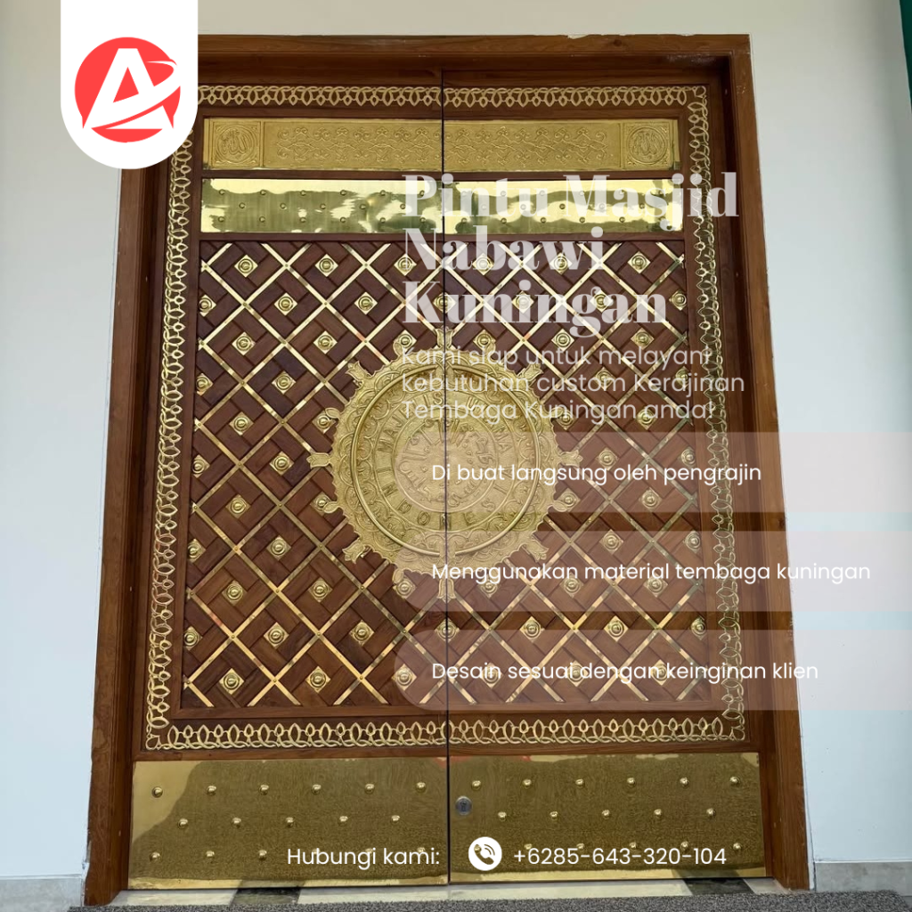 Replika pintu masjid nabawi kuningan