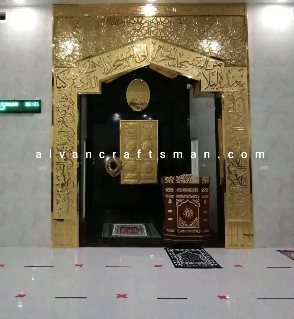 Mihrab kerajinan tembaga 