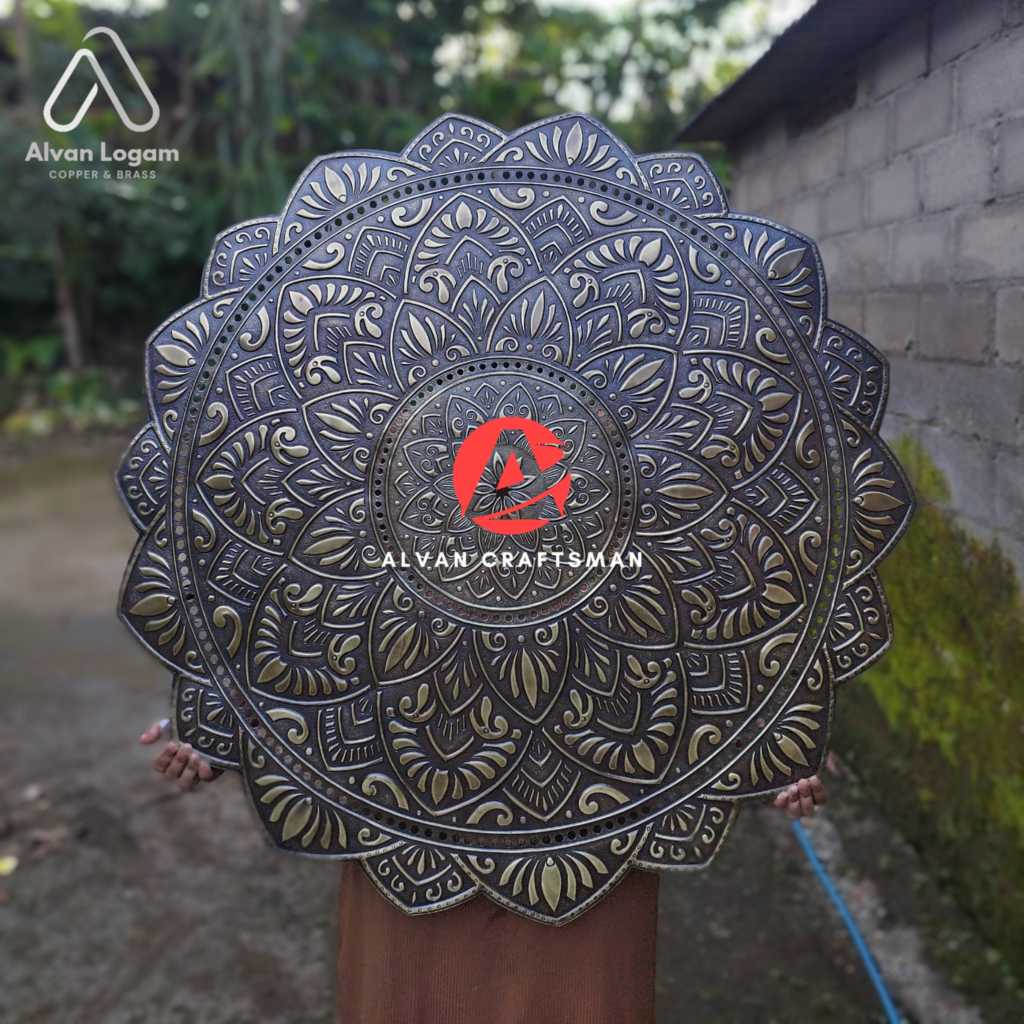 Hiasan dinding Kuningan 